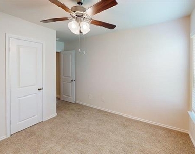 504 Saddle Blanket Drive - Photo Thumbnail 10