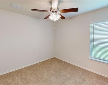 504 Saddle Blanket Drive - Photo Thumbnail 13
