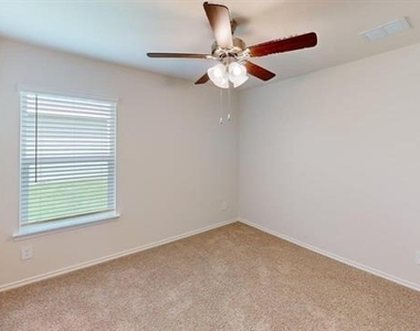 504 Saddle Blanket Drive - Photo Thumbnail 12