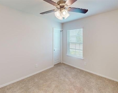 504 Saddle Blanket Drive - Photo Thumbnail 11