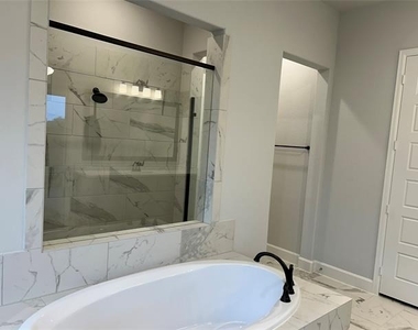 2216 Moonstruck Place - Photo Thumbnail 7