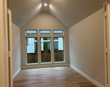 2216 Moonstruck Place - Photo Thumbnail 9