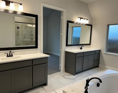 2216 Moonstruck Place - Photo Thumbnail 8
