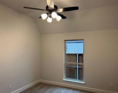 2216 Moonstruck Place - Photo Thumbnail 10