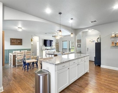500 W Mill Street - Photo Thumbnail 6