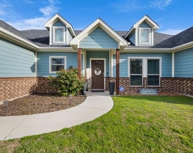 500 W Mill Street - Photo Thumbnail 1
