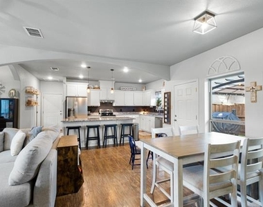 500 W Mill Street - Photo Thumbnail 7