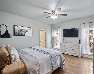 500 W Mill Street - Photo Thumbnail 9