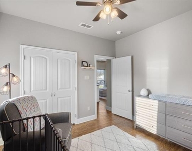 500 W Mill Street - Photo Thumbnail 15