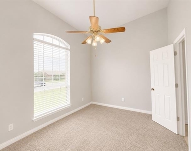 432 Chestnut Lane - Photo Thumbnail 10