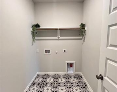 1817 Saint James Place Lane - Photo Thumbnail 19