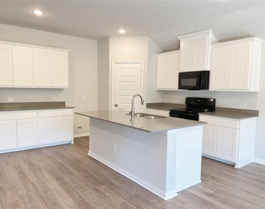 1817 Saint James Place Lane - Photo Thumbnail 2