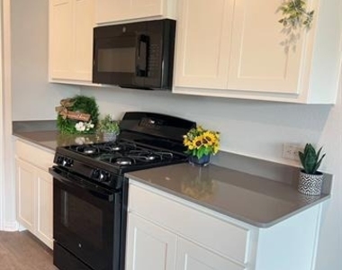 1817 Saint James Place Lane - Photo Thumbnail 7