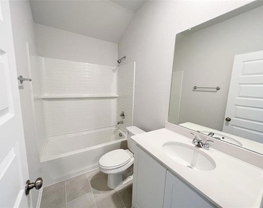 1817 Saint James Place Lane - Photo Thumbnail 18