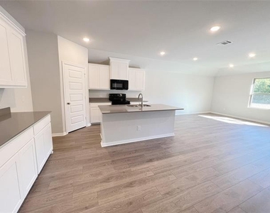 1817 Saint James Place Lane - Photo Thumbnail 4
