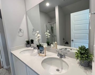 1817 Saint James Place Lane - Photo Thumbnail 12