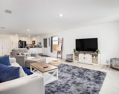 3624 Bluebird Lane - Photo Thumbnail 5