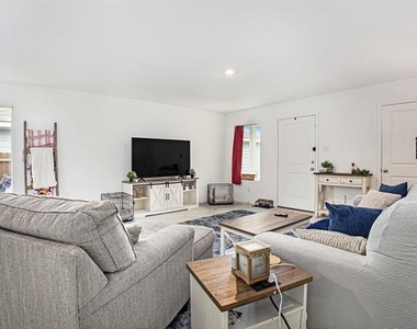 3624 Bluebird Lane - Photo Thumbnail 4