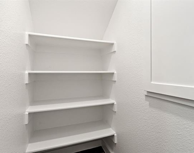 2716 Starburst Drive - Photo Thumbnail 15