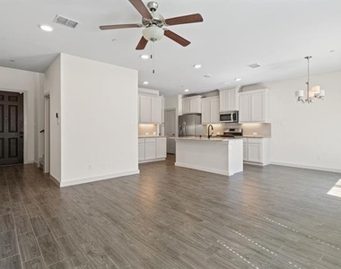 2716 Starburst Drive - Photo Thumbnail 8