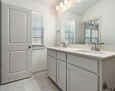 2716 Starburst Drive - Photo Thumbnail 20