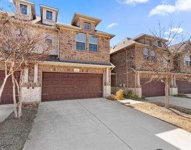 2716 Starburst Drive - Photo Thumbnail 3