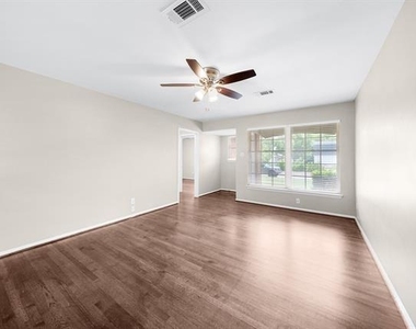 402 Vernet Street - Photo Thumbnail 10