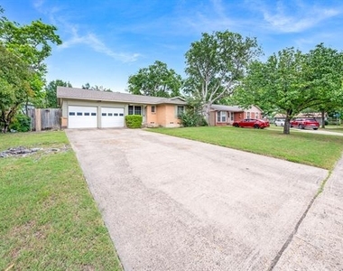 402 Vernet Street - Photo Thumbnail 21