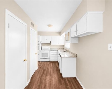 402 Vernet Street - Photo Thumbnail 5