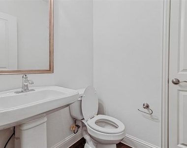 5208 Mcpherson Lane - Photo Thumbnail 6