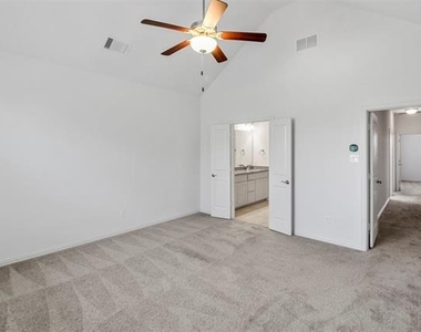 5208 Mcpherson Lane - Photo Thumbnail 8