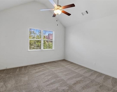 5208 Mcpherson Lane - Photo Thumbnail 7