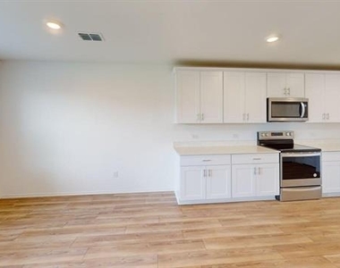 882 Breakwater Drive - Photo Thumbnail 3