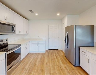882 Breakwater Drive - Photo Thumbnail 2