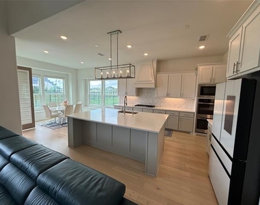 1927 Pebble Lane - Photo Thumbnail 9