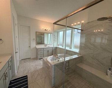 1927 Pebble Lane - Photo Thumbnail 19