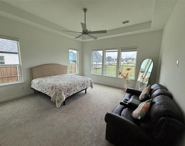 1927 Pebble Lane - Photo Thumbnail 17