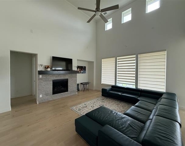 1927 Pebble Lane - Photo Thumbnail 8