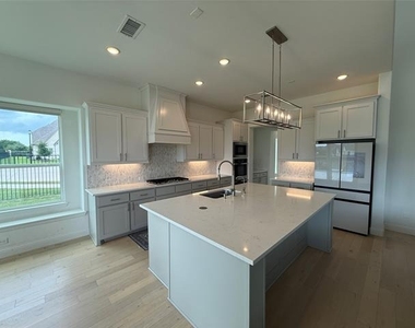 1927 Pebble Lane - Photo Thumbnail 10