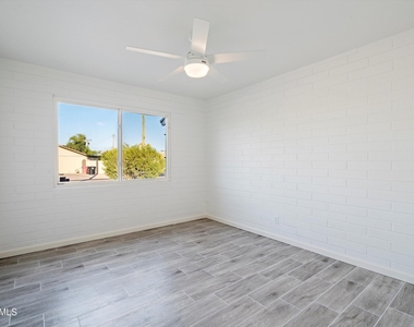 2548 N 68th Place - Photo Thumbnail 21