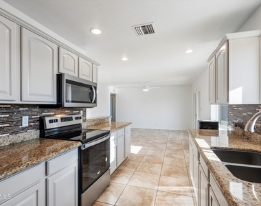 2548 N 68th Place - Photo Thumbnail 12