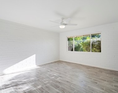 2548 N 68th Place - Photo Thumbnail 18