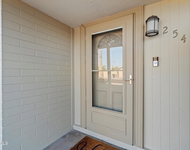 2548 N 68th Place - Photo Thumbnail 6