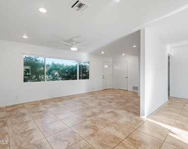 2548 N 68th Place - Photo Thumbnail 9