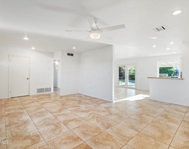 2548 N 68th Place - Photo Thumbnail 8
