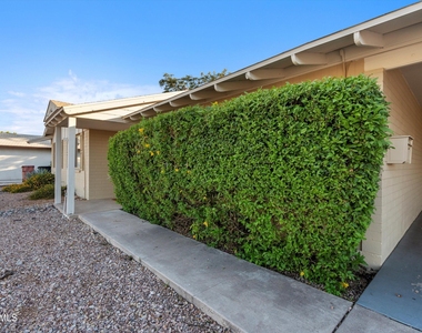 2548 N 68th Place - Photo Thumbnail 4