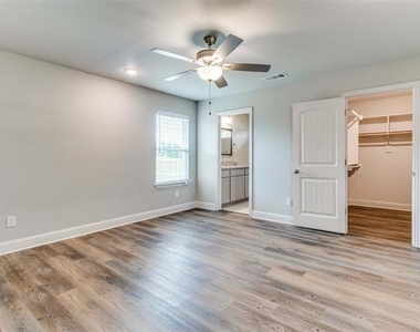 2810 Clover Drive - Photo Thumbnail 5