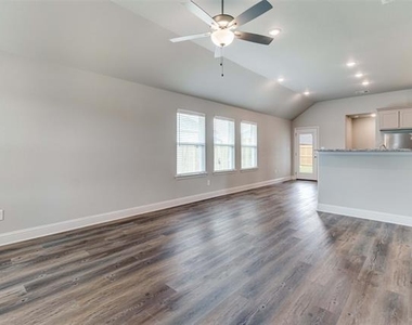 2810 Clover Drive - Photo Thumbnail 3