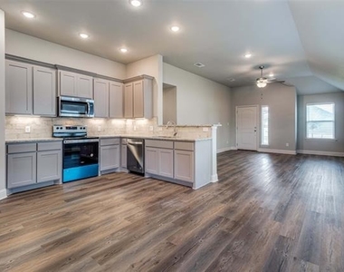 2810 Clover Drive - Photo Thumbnail 1