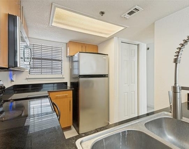 3901 Travis Street - Photo Thumbnail 5